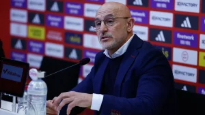 Borja Iglesias y Yeremy Pino, a la selección por Gerard Moreno y Pedri