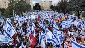 Protestas en Israel: 3 claves para entender las históricas marchas que pusieron a Netanyahu contra las cuerdas