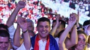 Elecciones en Paraguay: amplia ventaja para el oficialista Santiago Peña sobre el opositor Efraín Alegre, según los resultados preliminares