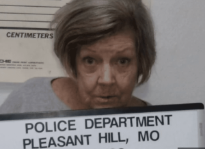 Una mujer de 78 años roba un banco disculpándose con el cajero: “No fue mi intención asustarle”