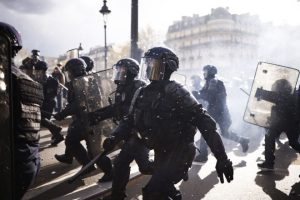 Por qué el fallo del Constitucional sobre las pensiones no pondrá fin a la crisis en Francia
