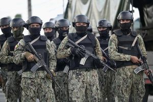 Al menos 12 presos muertos en enfrentamientos en una cárcel en Ecuador