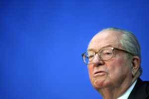 El fundador del partido de extrema derecha francés, Jean-Marie Le Pen, hospitalizado tras sufrir un infarto