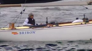 El rey emérito Juan Carlos ya navega en Sanxenxo