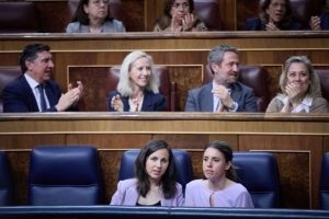 El PSOE saca la reforma del ‘sólo sí es sí’ con el PP y el rechazo de Podemos