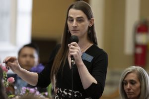 Los republicanos vetan a una diputada transgénero en Montana
