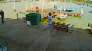 Dimite el secretario de Seguridad de Ecuador tras la matanza de nueve personas en un puerto pesquero