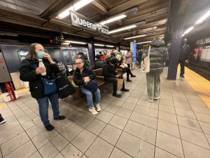 Urgen a Albany ayudar a la MTA para que crisis financiera no golpee a usuarios del metro de NYC