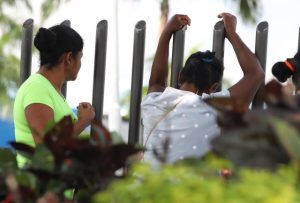 Guayaquil: a tiros acabaron la plática de adolescente y sus ‘panas’ en la isla Trinitaria