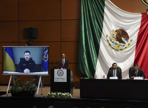 Zelenskyy recibe apoyo en México y critica postura neutral