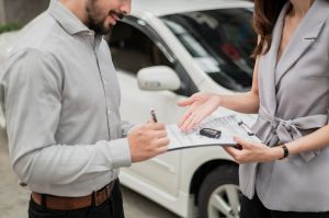 ¡Por fin es momento de estrenar! Cae el precio de autos nuevos en EE.UU. por primera vez en 20 meses