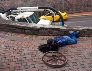 Falsos trabajadores de la Empresa de Agua Potable estafan en Quito