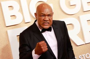 George Foreman confiesa su gran admiración por Canelo Álvarez: “Es mi peleador favorito” [Video]