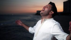 Conoce el nuevo lanzamiento de Elkin Uribe, “Inolvidable”