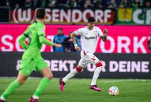 El Bayer Leverkusen, de Piero Hincapié, resbala en la Bundesliga