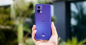 Este Motorola es nuestra recomendación por 300 euros: 8 GB de RAM, pantalla OLED y un diseño que enamora