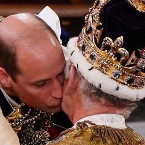 “Gracias Guillermo”, la emocionada gratitud del rey Carlos III no sólo a su heredero sino a su único hijo fiel a la Corona