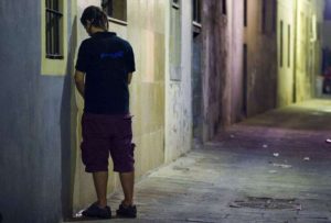 Mataron a golpes a un hombre por orinar en la calle