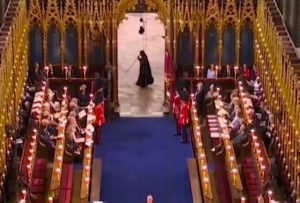 Un extraño personaje fue registrado en la coronación de Carlos III