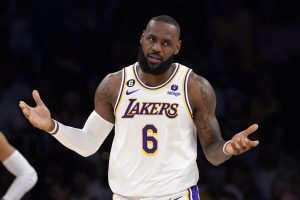 LeBron y Lakers arrollan a Warriors y recuperan ventaja