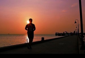 Oficinista perdió 11 kilos con rutinas entregadas por ChatGPT