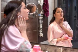 Dermatólogos avalan el uso de retinol en el embarazo con ciertas precauciones