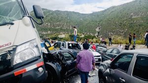Dos personas fallecidas y 16 heridas, saldo preliminar de accidente de tránsito en Guayllabamba