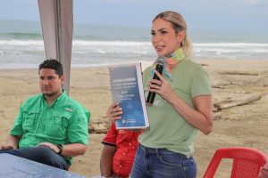 Susana González entregó los estudios para la construcción de la vía Engabao – Limite Provincial con Santa Elena