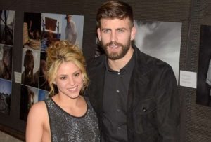 Piqué desmiente la letra de la canción de Shakira