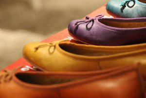 El gran robo quedó a la mitad: se llevaron 220 zapatos, todos derechos