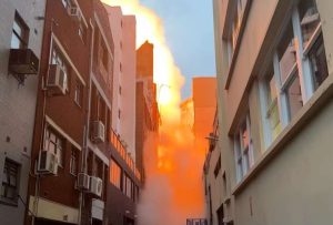 Incendio de gran magnitud provocó el colapso de un edificio en Sídney