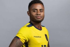 Francisco Egas lanzó un dardo para Diego Palacios