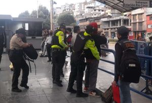 Operativos de seguridad se desarrollaron en estaciones de transporte y ‘zonas calientes’ en Quito