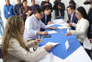 CNE receptó la inscripción de los binomios Sonnenholzner – Paredes y Villavicencio – González