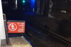 Niño de 14 años murió surfeando en el Metro de Nueva York; alcalde culpa a las redes sociales