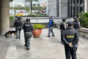 Policía descartó amenaza de bomba en las instalaciones del Ministerio de Educación en Quito