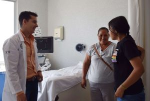Joven acude por un cólico al hospital y le extirpan enorme tumor