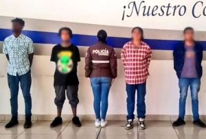 Policía captura a presuntos integrantes de ‘Los Lobos’ que ‘vacunaban’ en Quito