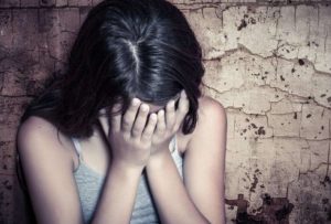 Sentencian a hombre que fue atrapado mientras agredía sexualmente a una menor