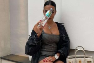 Georgina Rodríguez promociona el nuevo producto de Cristiano Ronaldo