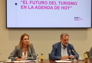 CEOE propone una agenda para el turismo que incluye “reinventar” Turespaña