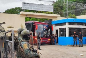 Reos fueron trasladados desde la cárcel de Esmeraldas hacia otros recintos penitenciarios