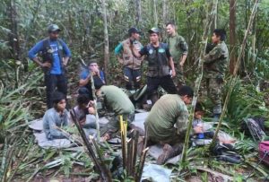 Hallan vivos a cuatro niños perdidos en la selva de Colombia