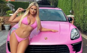 ‘La Barbi’ es modelo y boxeadora; promueve el bronceado