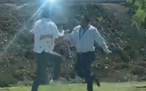 Quito: Dos taxistas se fueron a los golpes en los exteriores del aeropuerto