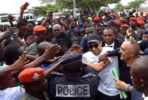 Kylian Mbappé finaliza su primera visita a Camerún, el país de su padre