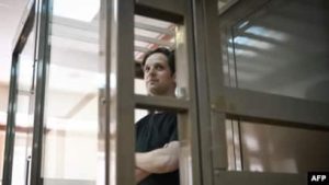 Periodista estadounidense Evan Gershkovich cumple 100 días detenido en Rusia