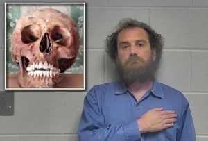 Encuentran 40 cráneos y otros restos en la residencia de un hombre en EEUU
