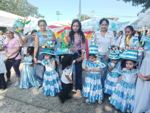 Con juegos tradicionales, niños estimulan su crecimiento