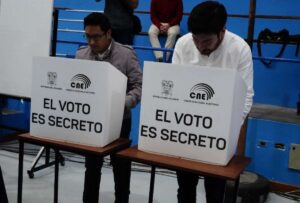 Simulacro nacional de elecciones anticipadas se realiza en Ecuador